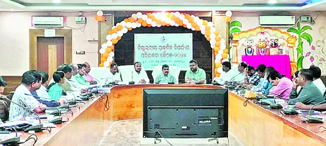 ప్రకృతి విపత్తులపై ప్రజలను అప్రమత్తం చేయండి