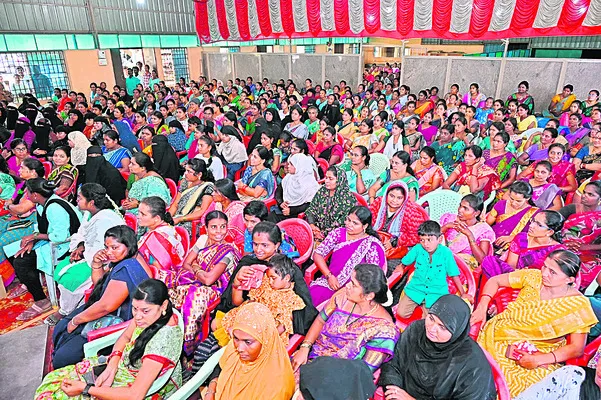 పరిశ్రమల స్థాపనతో మహిళలకు ఉపాధి