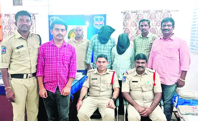 జల్సాలకు అలవాటు పడి చోరీలు