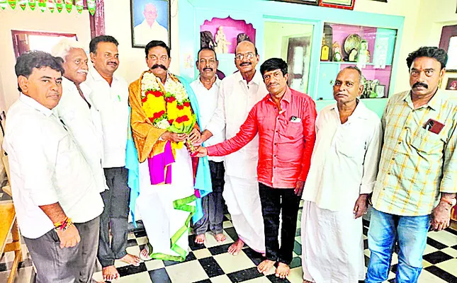 వైఎస్సార్ సీపీ బలోపేతానికి కృషి