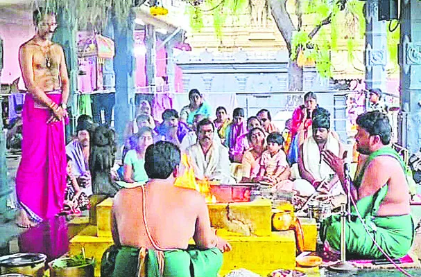 అయినవిల్లికి భక్తుల తాకిడి