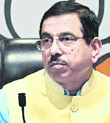అక్రమ మద్యం ఏరులై పారుతున్నా పట్టదా? ●