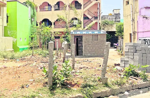 దర్జాగా ప్రభుత్వ భూమి ఆక్రమణ