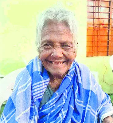 కారు ఢీకొని యువకుడికి తీవ్ర గాయాలు 