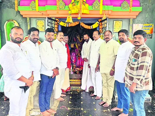 కోనాం భోగొండమ్మను దర్శించుకున్న ధర్మశ్రీ , రేగం