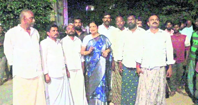 పోలీసులు చట్ట ప్రకారం పనిచేయాలి 