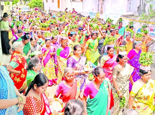 ఘనంగా పోచమ్మ బోనాలు