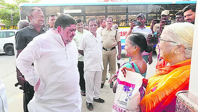 ఆర్టీసీ కార్మికులతో చర్చలకు సిద్ధం