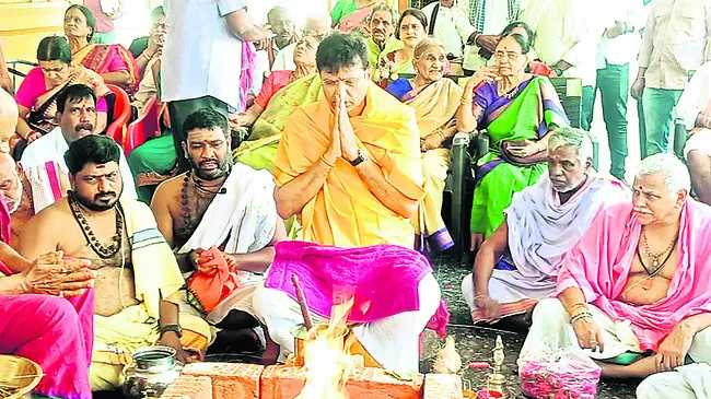 దత్తాత్రేయ ఆలయంలో మంత్రి పూజలు