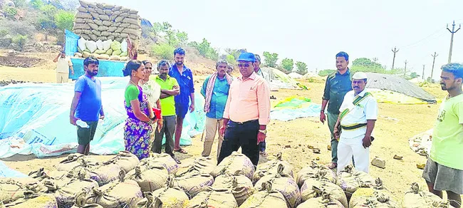 ధాన్యం తరలింపులో నిర్లక్ష్యం వద్దు 