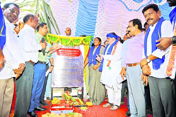 ములుగులో మోడల్ బస్టాండ్