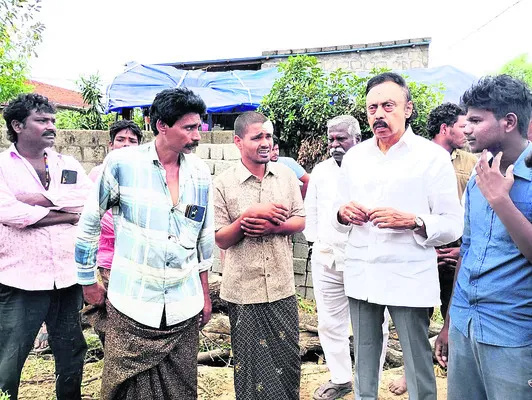 బాధిత కుటుంబానికి వైఎస్సార్సీపీ అండ