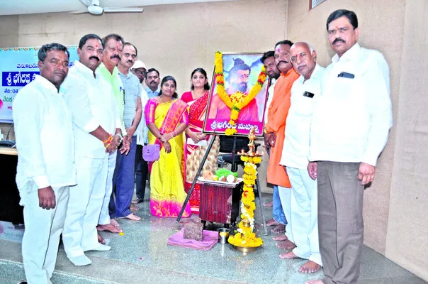 భగీరథుని స్ఫూర్తితో ముందుకు సాగాలి