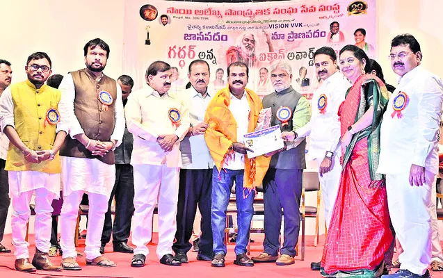 వరంగల్ శ్రీనివాస్కు గద్దర్ ఐకాన్ అవార్డు ప్రదానం