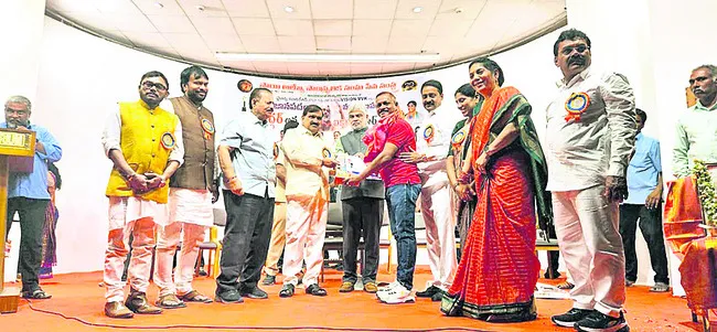 దేవయ్యకు    గద్దర్‌ ఐకాన్‌ అవార్డు