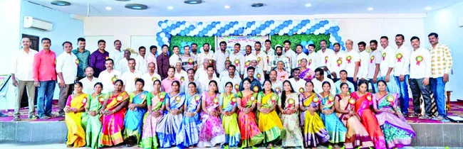 దశాబ్దాల తర్వాత ఒక్కచోటికి.. 
