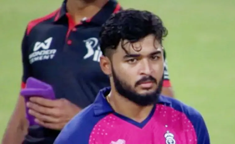 Riyan Parag Gives Angry Reaction To RR Star After His Wicket Vs KKR2