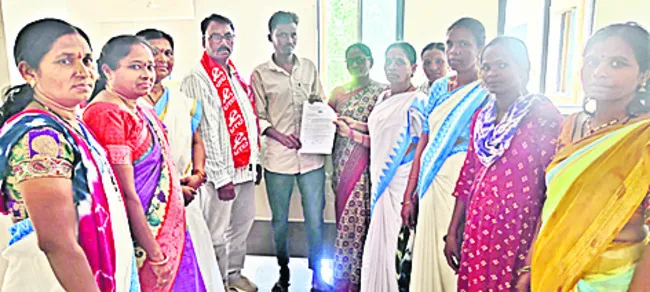 సమ్మె నోటీసు అందజేత