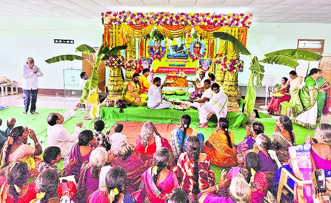 కనుల పండువగా అమ్మనాన్నల కల్యాణం