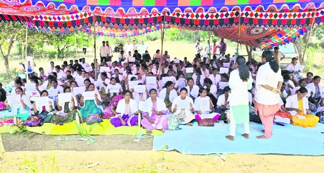 కొనసాగుతున్న సీహెచ్‌ఓల నిరసన 