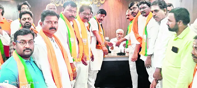 ఫిర్యాదులు పెండింగ్లో ఉండొద్దు..