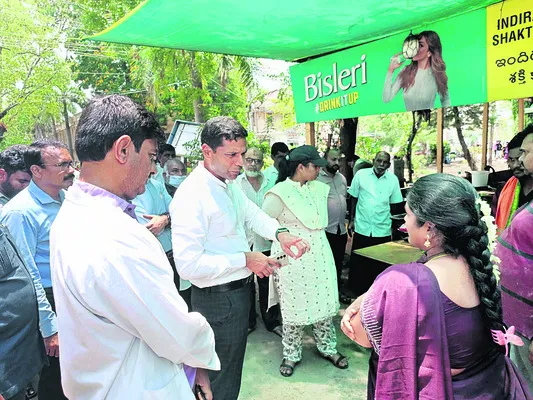 పెద్దాస్పత్రిని తనిఖీ చేసిన కలెక్టర్‌