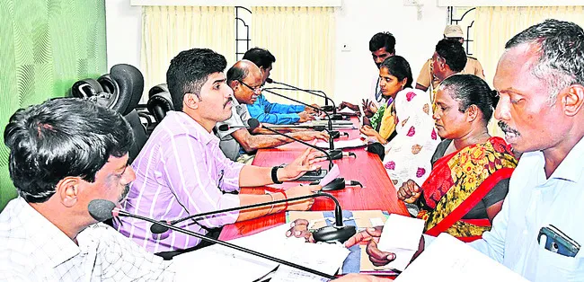 గీవెన్స్‌ డేకు 465 వినతులు 