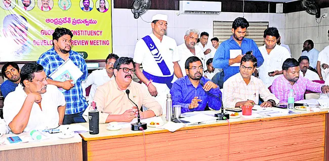 సమస్యల పరిష్కారానికి కృషి చేయాలి 