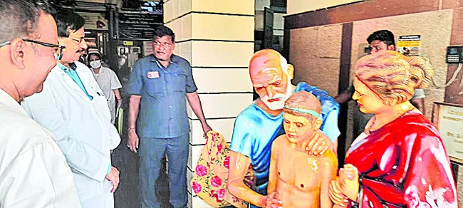 జీజీహెచ్లో హిపో క్రేడ్స్ విగ్రహం