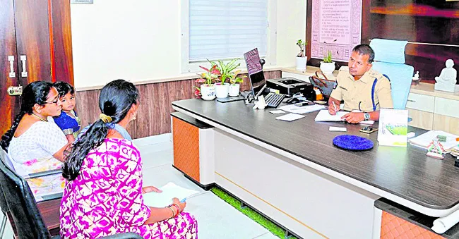 మోసపోయాం.. ఆదుకోండి !