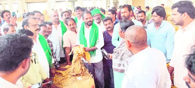 కూటమి ప్రభుత్వంలో రైతులు దివాలా