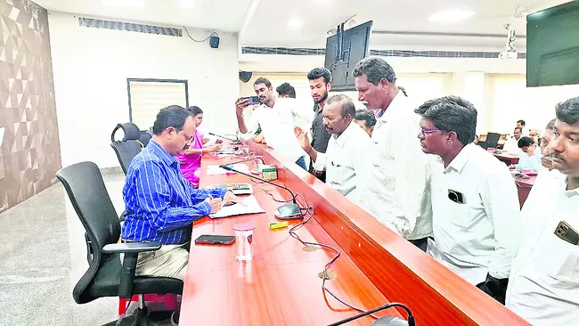 సమస్యలు సత్వరమే పరిష్కరించాలి