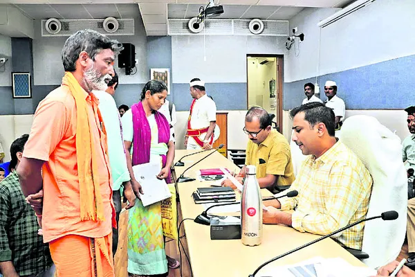 వినతులిచ్చాం.. పరిష్కరించండి