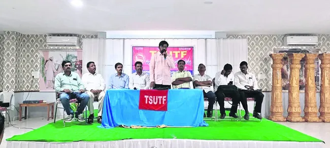 సమస్యల పరిష్కారంపై ప్రభుత్వ వైఖరి సరికాదు 