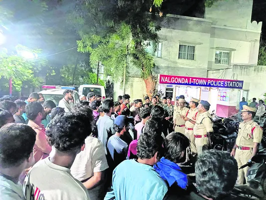 నంబర్ ప్లేట్లు లేని వాహనాలు సీజ్