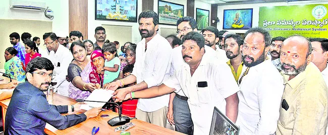 ఇప్పటికిప్పుడు ఖాళీ చేయమంటే ఎలా?