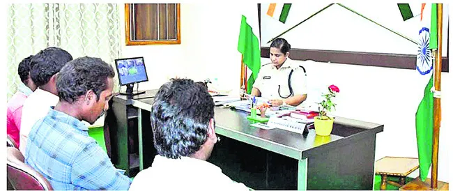 సామాన్యులకు అండగా పోలీసులు