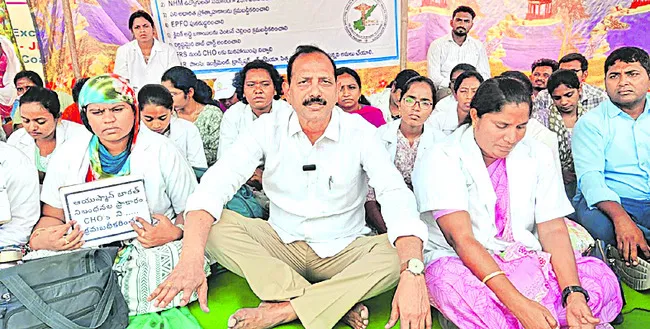 సీహెచ్ఓల డిమాండ్లను వెంటనే పరిష్కరించాలి