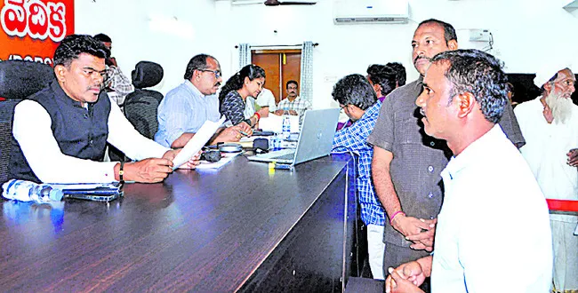 అర్జీల పరిష్కారంపై ప్రత్యేక శ్రద్ధ 