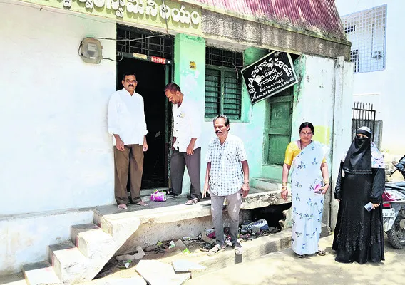 ఈ–పాస్‌ మిషన్‌ అపహరణ 