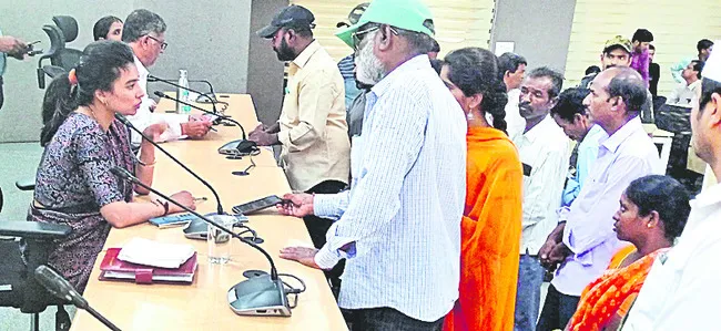 అర్జీలు సత్వరం పరిష్కారం