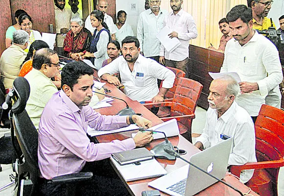 పారదర్శకంగా అర్జీల పరిష్కారం 