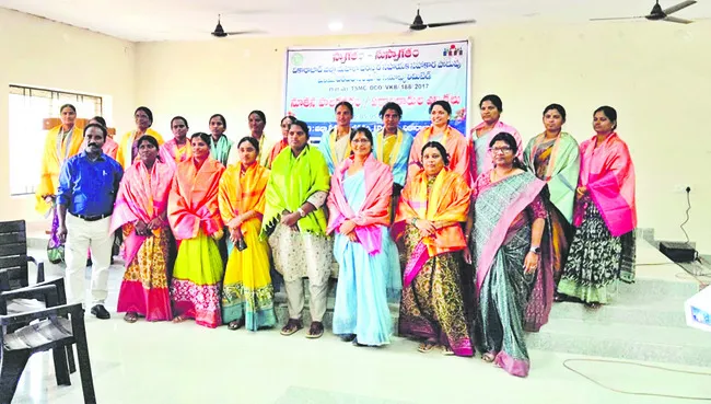 అభివృద్ధి పనులను  సత్వరం పూర్తి చేయండి 
