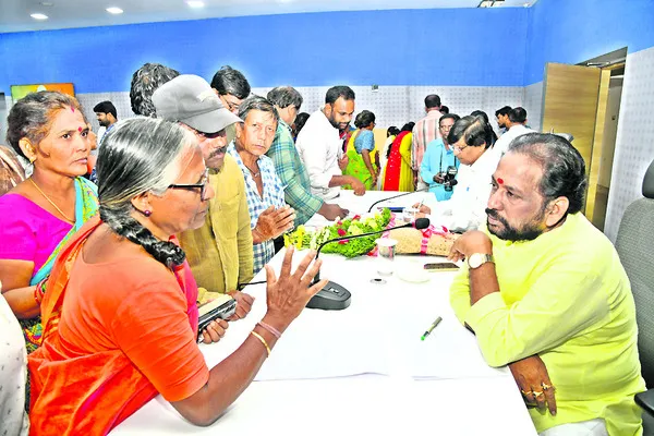 జీవీఎంసీకి 300 వినతులు 