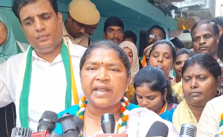 Minister Seethakka Takes On KCR And KTR