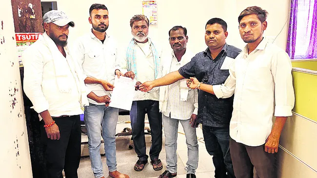 మున్సిపల్‌ కార్మికుల సమ్మె నోటీసు అందజేత