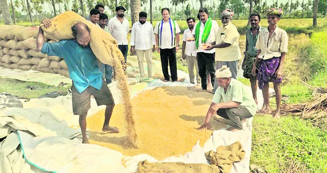 ధాన్యం కొనుగోలులో చిత్తశుద్ధి లేదు 
