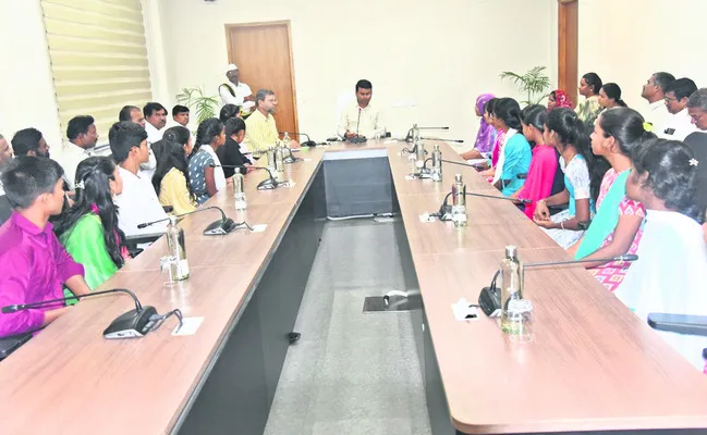 కష్టపడి కాదు.. ఇష్టపడి చదవాలి 
