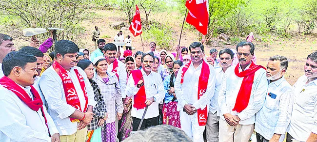 ప్రజావ్యతిరేక విధానాలపై పోరాడాలి 