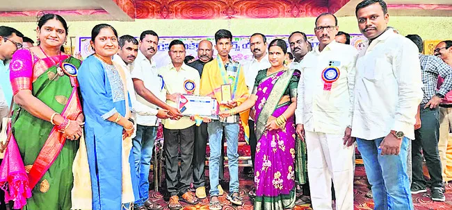 ప్రభుత్వ పాఠశాలల్లోనే ప్రతిభావంతులు